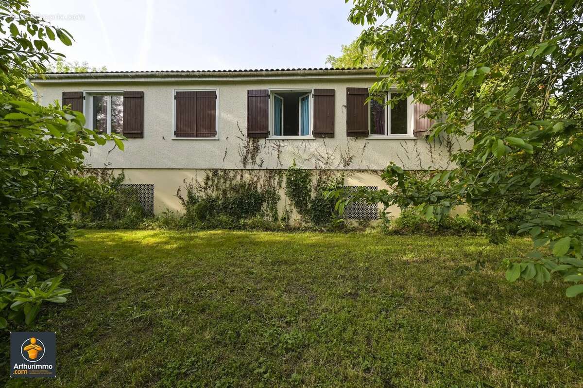Maison à FRONTENAY-ROHAN-ROHAN