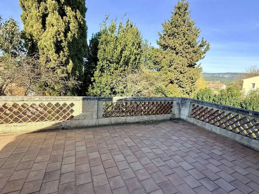 Maison à L'ISLE-SUR-LA-SORGUE