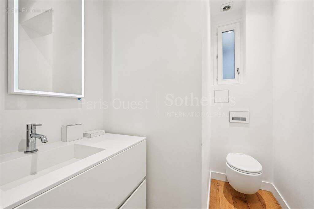 Appartement à PARIS-8E