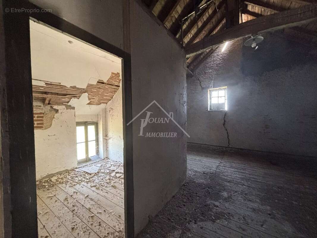 Corps de ferme à rénover avec 14710 m² de terrain - photo 13