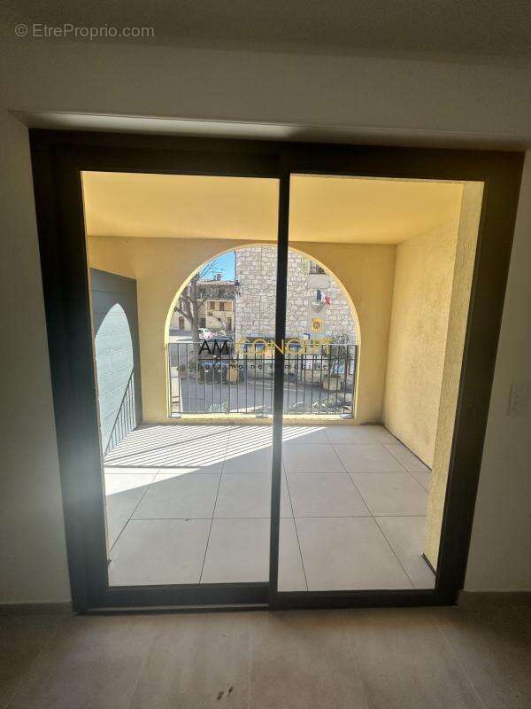Appartement à CHATEAUNEUF-VILLEVIEILLE