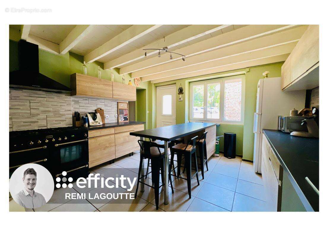 Maison 176 m² à Sainte-Colombe-Sur-Gand  - photo 8