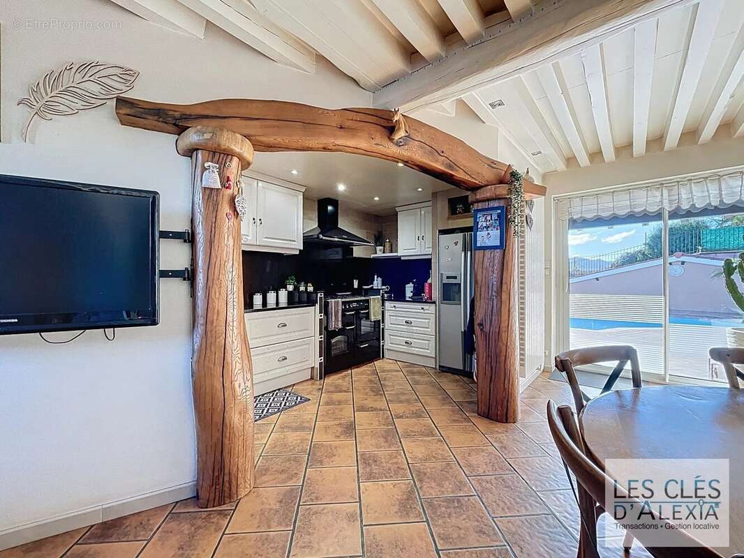 Maison à SAINT-CYR-SUR-LE-RHONE