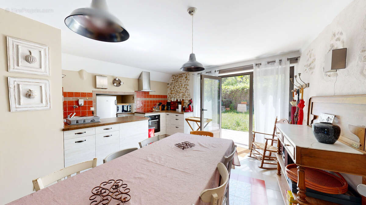 Maison à GREOUX-LES-BAINS