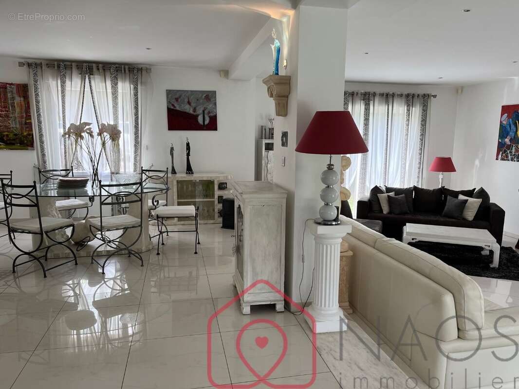 Maison à SAINT-PIERRE-LES-NEMOURS