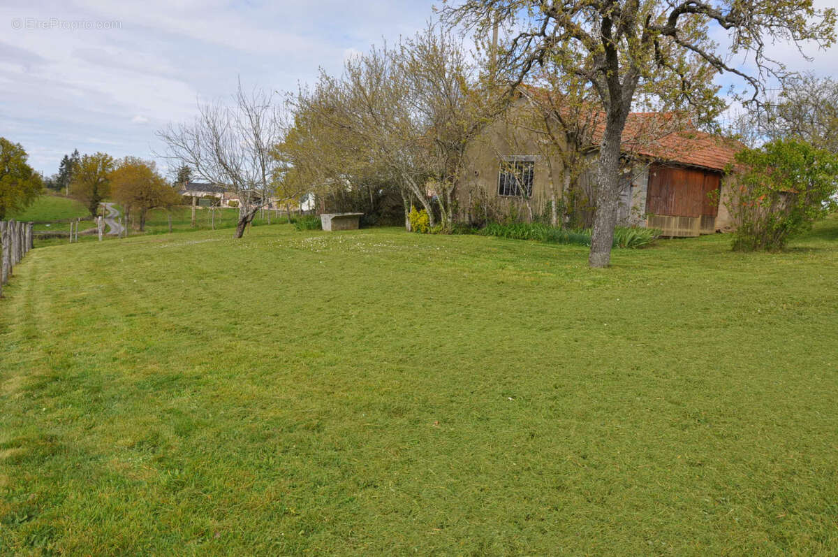 Jolie fermette à la campagne, 2 chambres, dépendances et terrain de 3090 m2 - photo 23