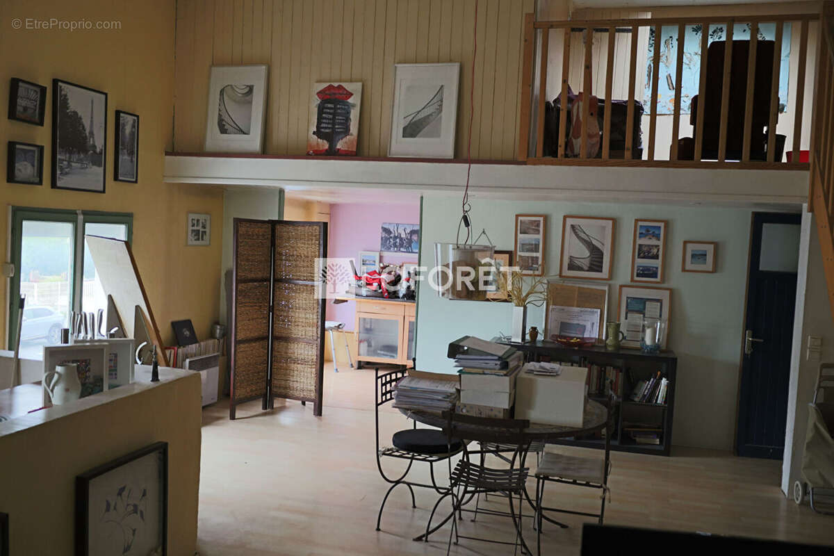 Commerce à OZOIR-LA-FERRIERE