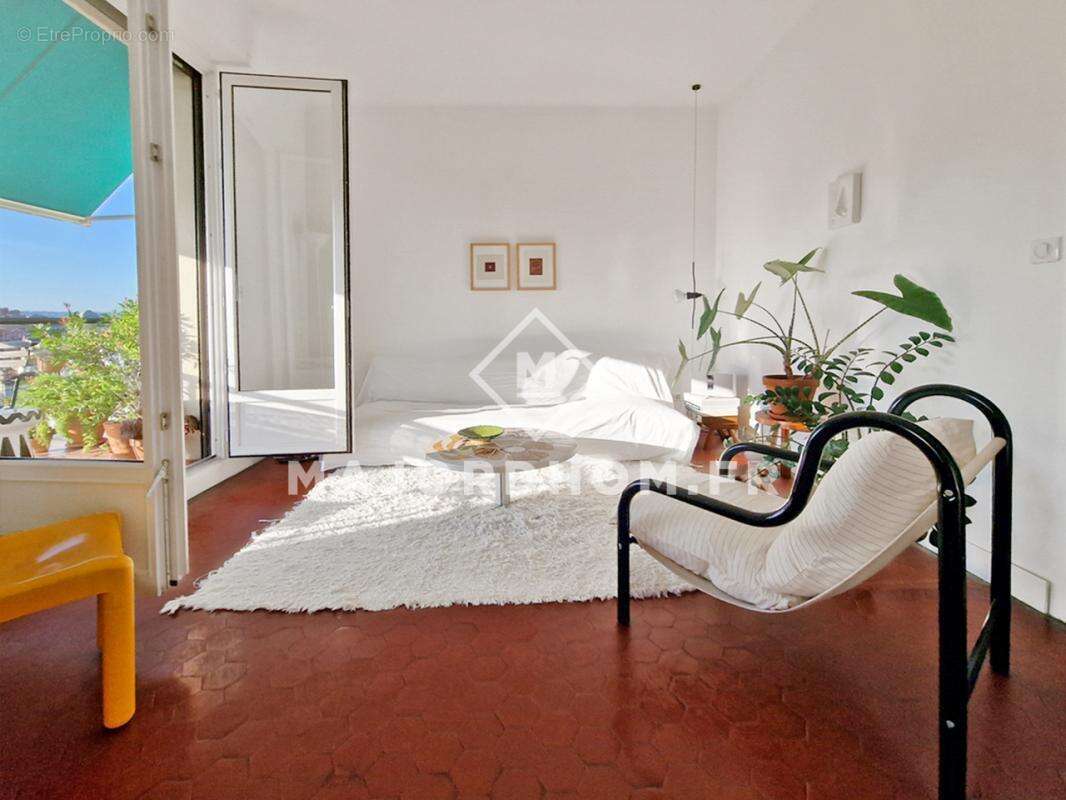 Appartement à MARSEILLE-5E