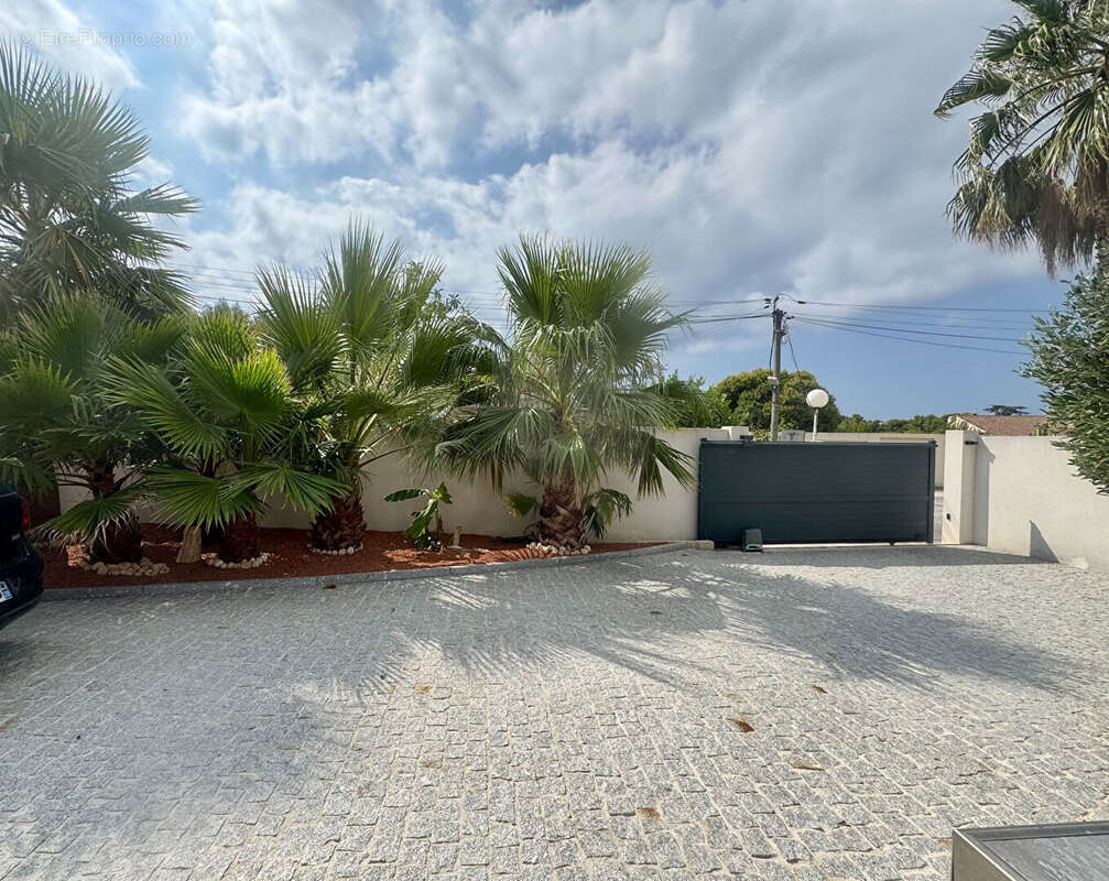Maison de plain pied 100m2 terrain 538m2 garage et piscine - photo 13