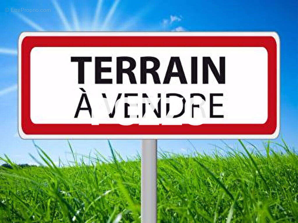 Terrain à CONDE-SUR-VIRE