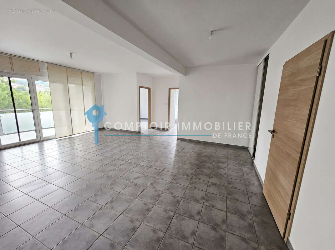 Oeting   Superbe F3 de 77 m2 avec balcon panoramique, garage et faibles charges - photo 6