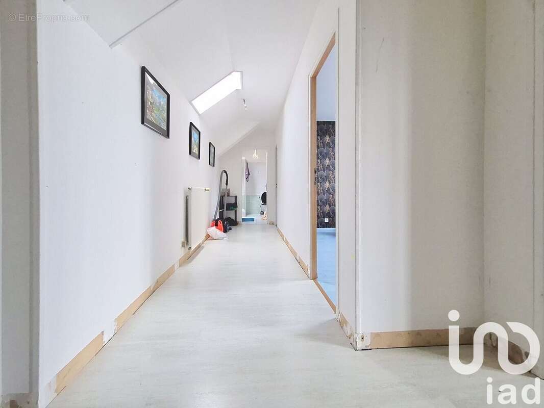 Maison 340 m² à Lithaire  - photo 8