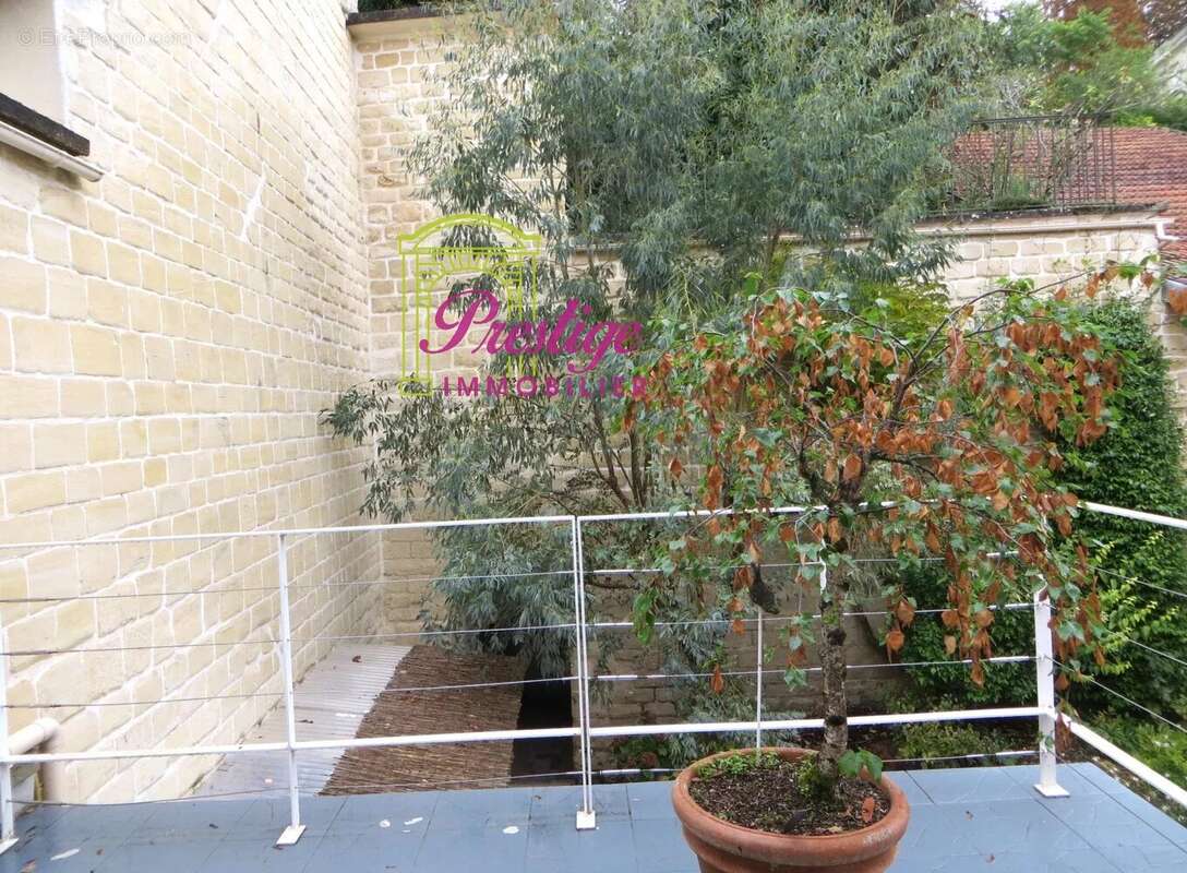 Maison à LE MESNIL-LE-ROI