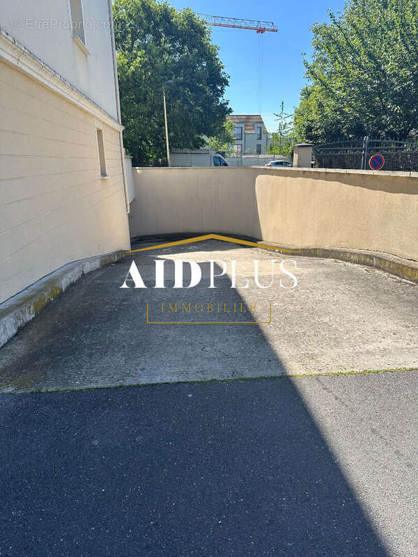 Parking à TAVERNY