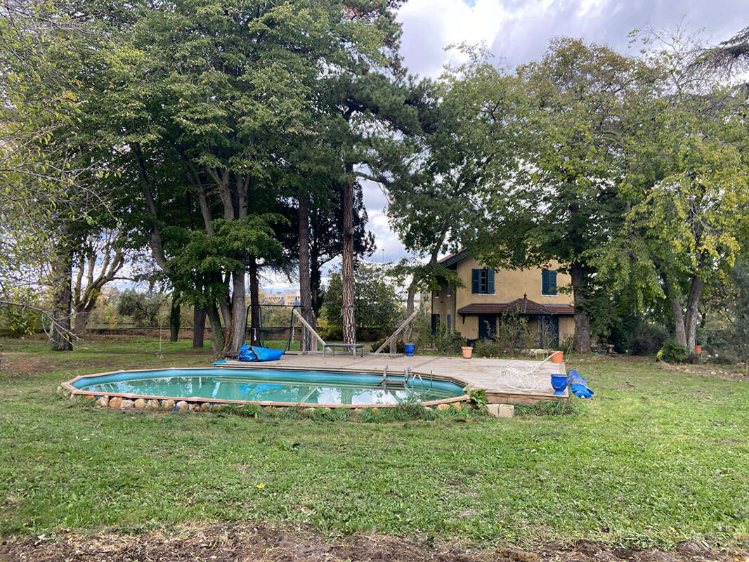 Terrain à CURIS-AU-MONT-D'OR