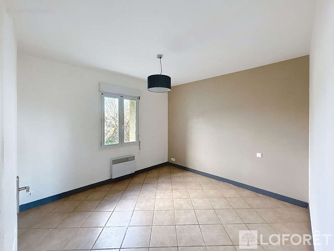 COURTHEZON - Beau T3 lumineux + GARAGE, et parking - photo 4
