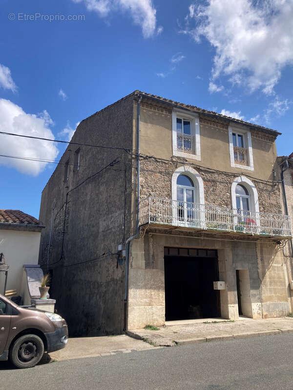 Maison à DOUZENS