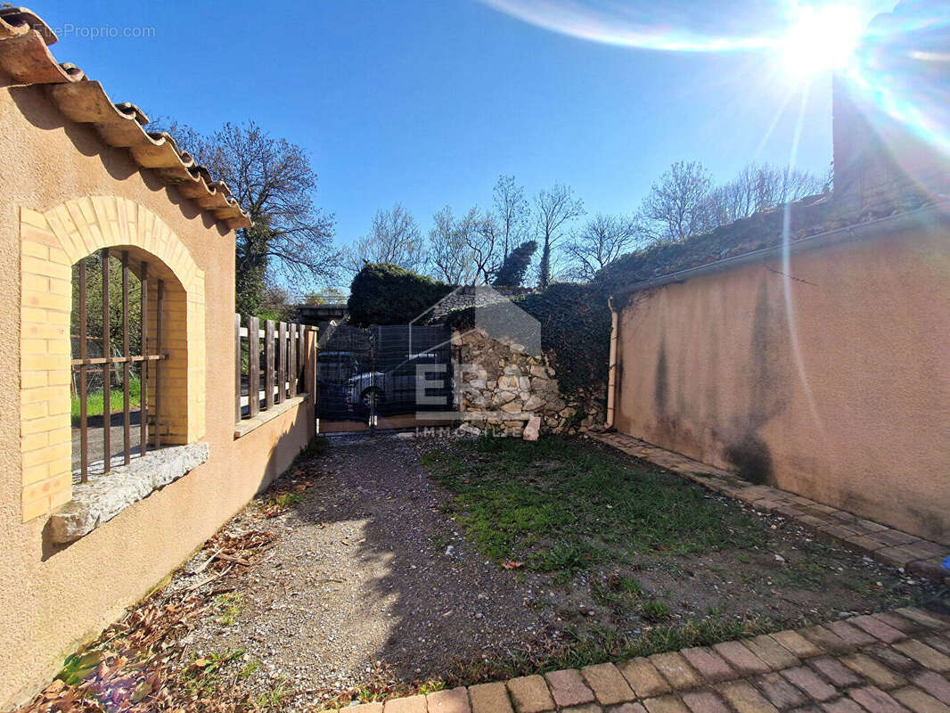 Maison 590m² à Les Bons Enfants - photo 8