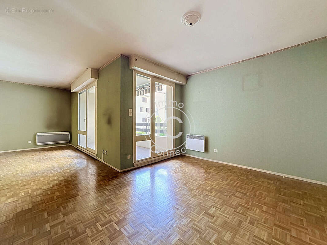 Appartement à SAINT-GENIS-LAVAL