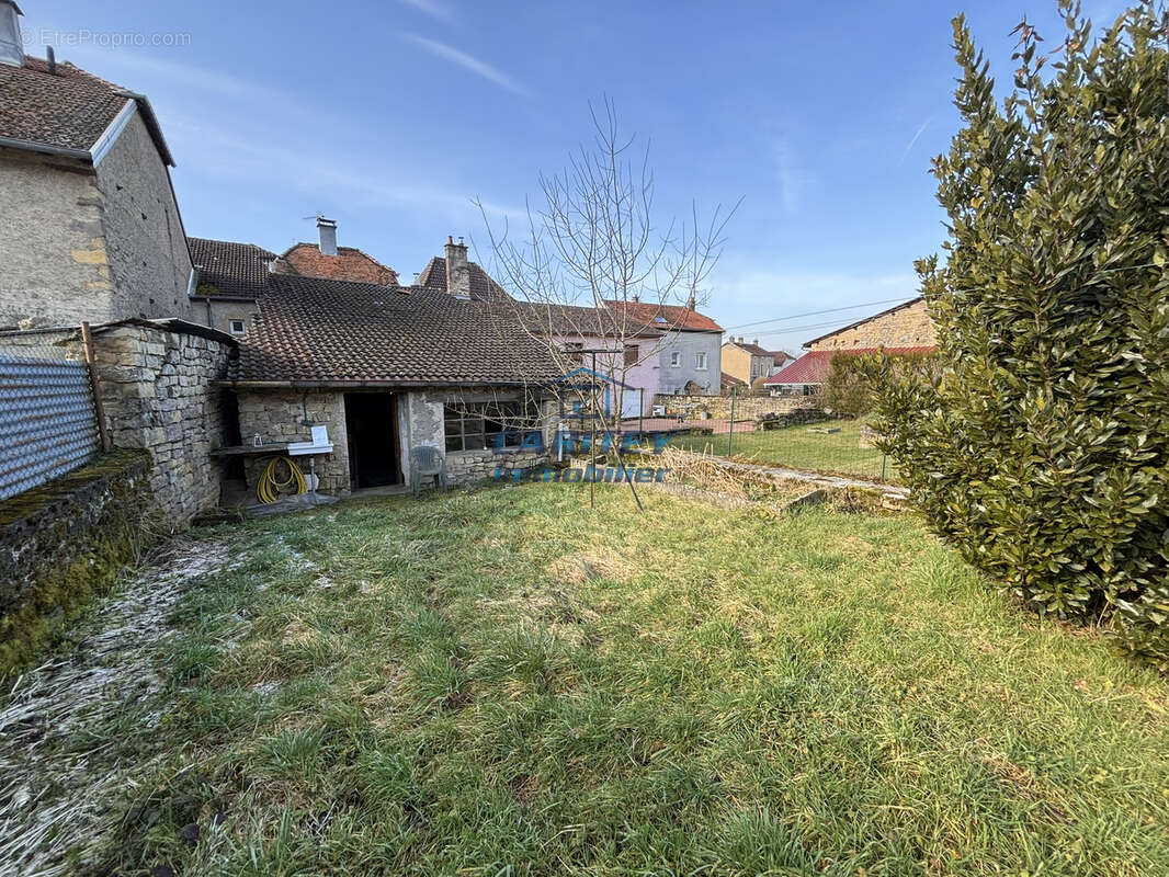 Maison à MEURCOURT