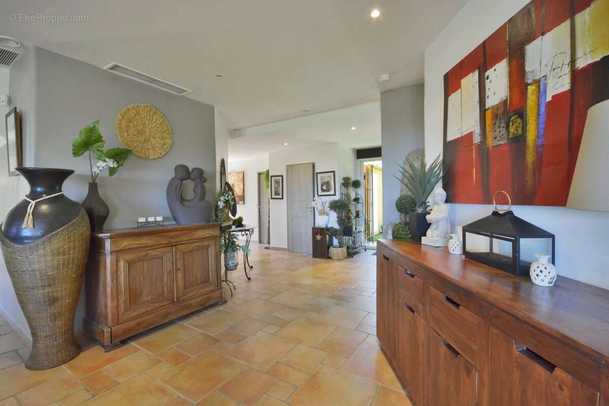 Maison 300 m² à Biot  - photo 19