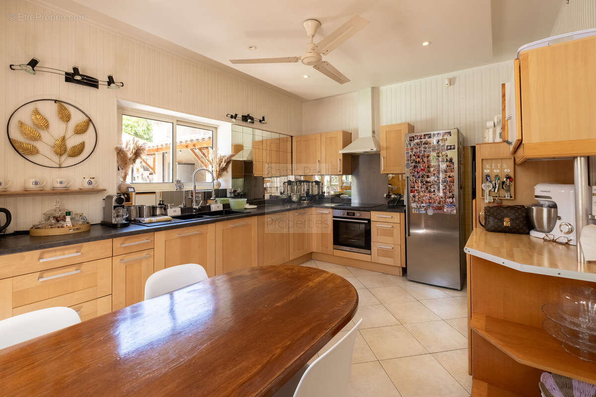 CHARME et CALME ABSOLU - MAISON 156m2 - Saint-Laurent-du-Var - photo 12