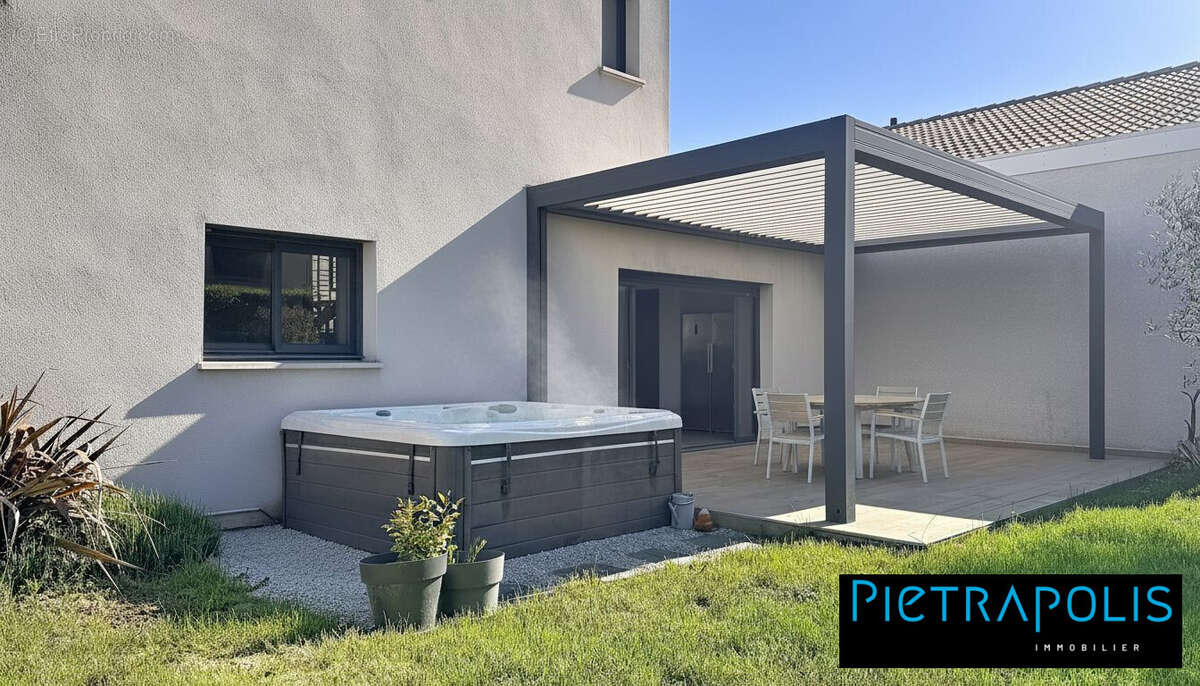 Maison 128 m² à Reyrieux  - photo 3