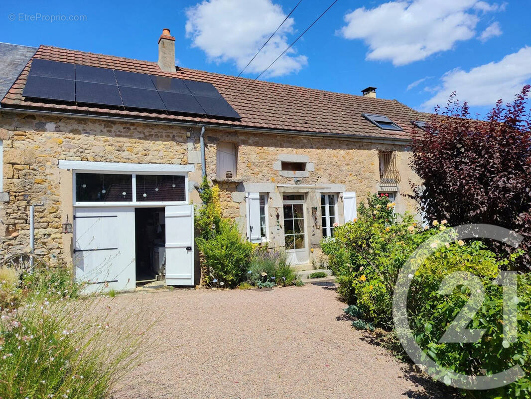 Maison à POUQUES-LORMES