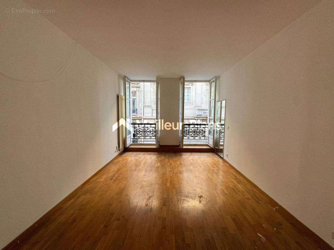 Appartement à PARIS-8E