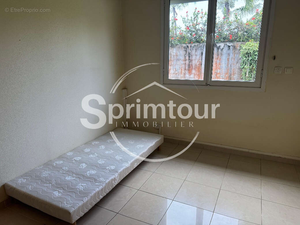 À VENDRE   BAIE-MAHAULT Villa Créole T6 avec Piscine sur Terrain de 1000 m2 - photo 16