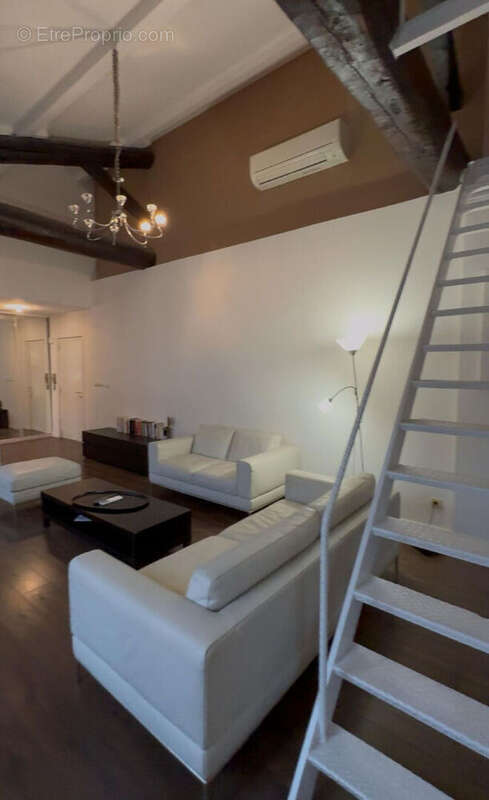 Appartement à MARSEILLE-1E