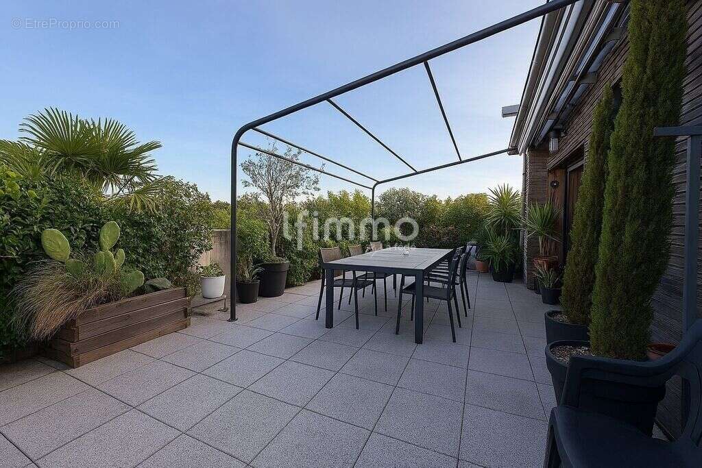 Appartement T4 duplex 2 terrasses de 37 m² et garage fermé - photo 2