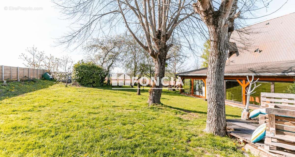 Maison familiale à Vany avec terrain arboré - photo 4
