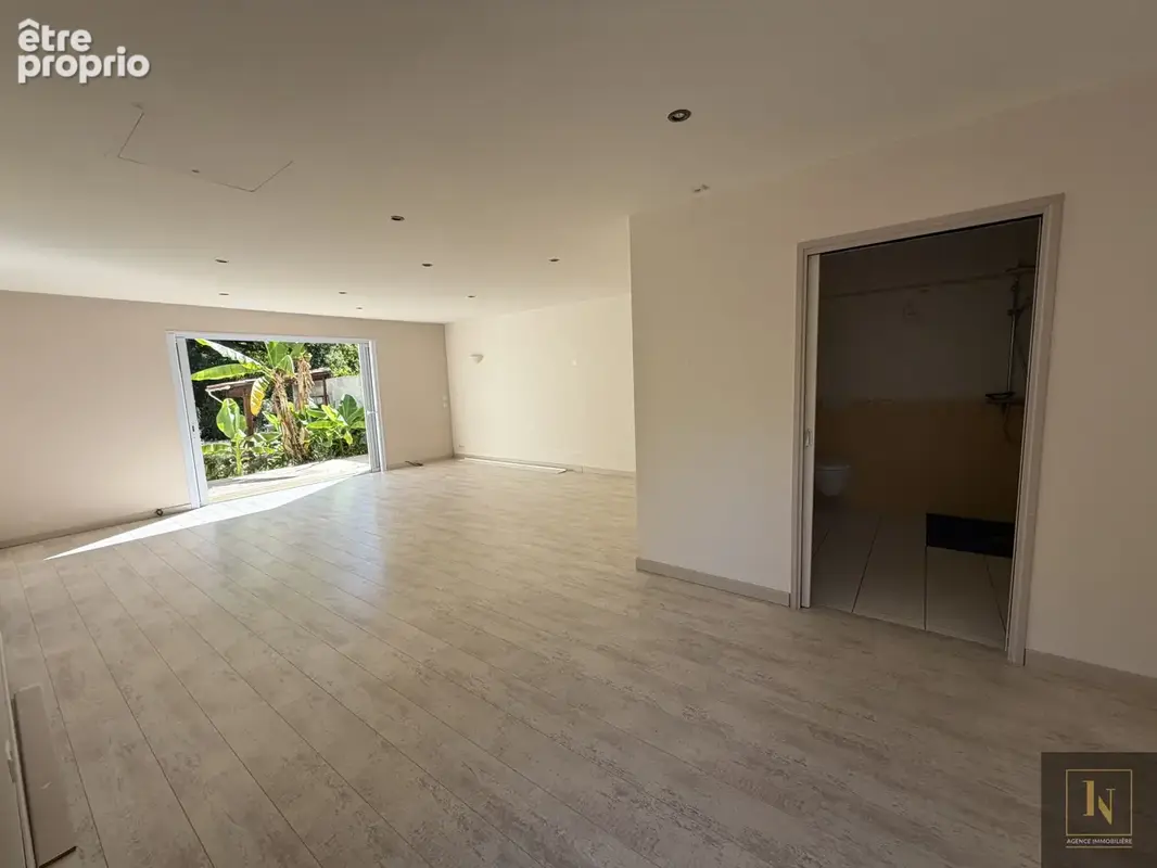 PORNIC, au calme et sur terrain de 2000 m2, maison non mitoyenne de 220 m2 avec vie de plain pied - photo 6
