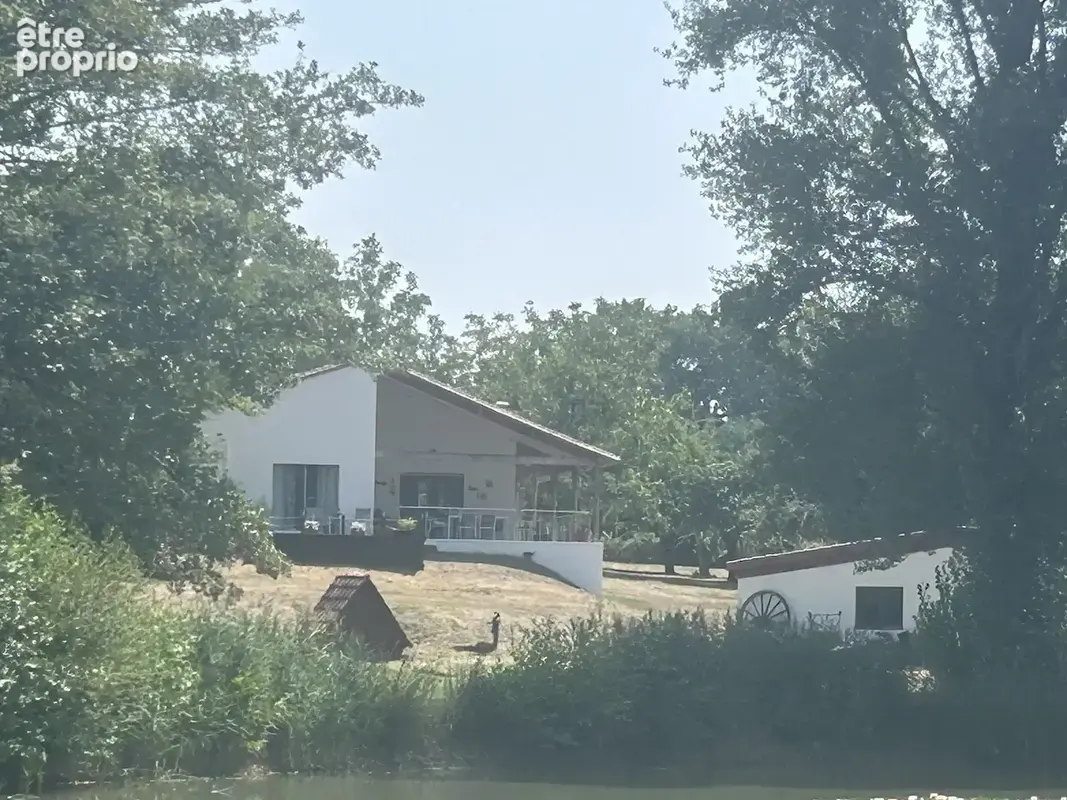 Maison d'architect avec étang, piscine, dépendances au calme. - photo 2