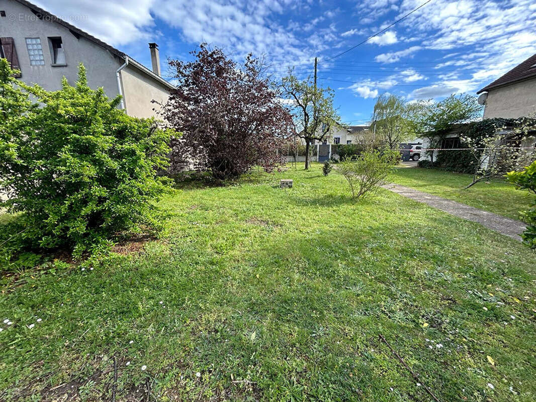 Terrain à VIGNEUX-SUR-SEINE