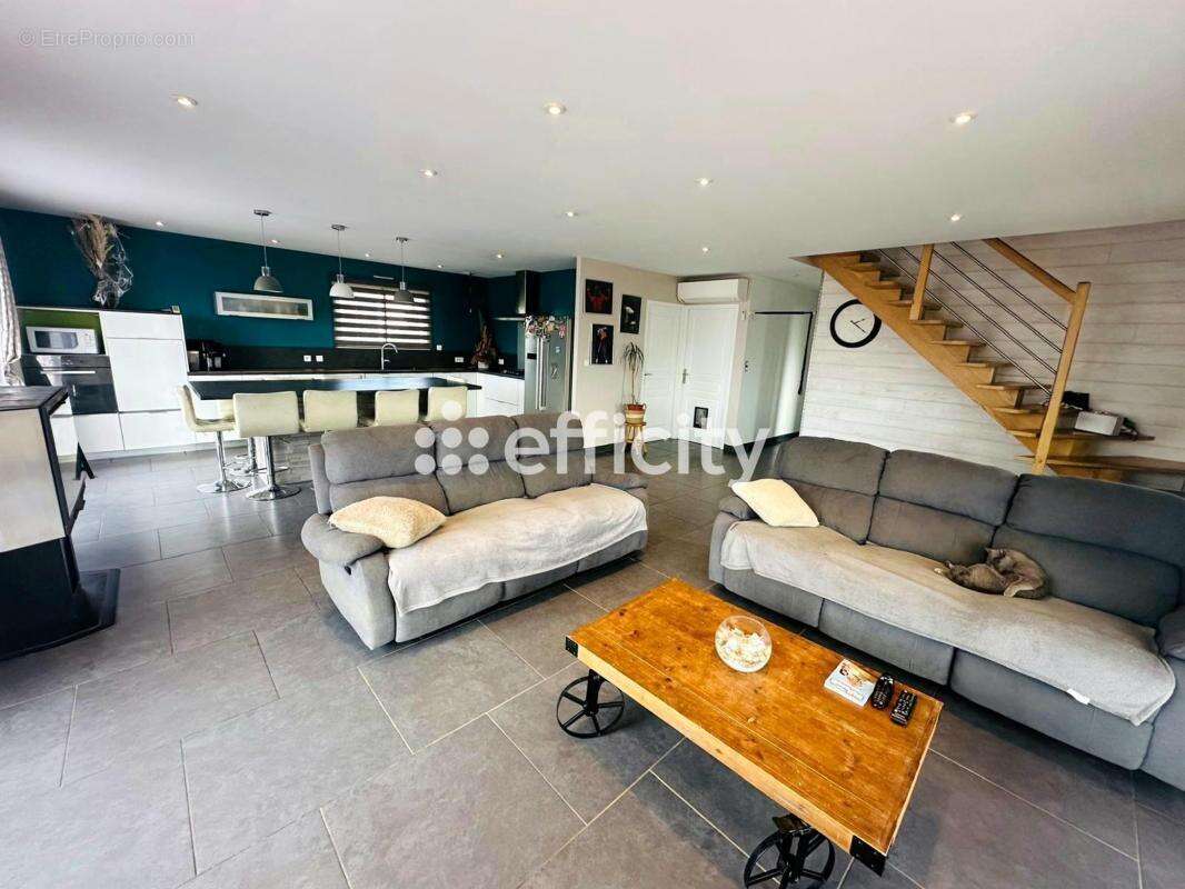 Maison à ALBARET-SAINTE-MARIE