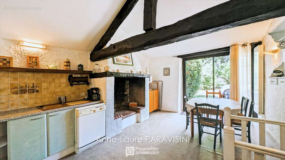 Maison, gîte indépendant et écuries sur 12 000 m² avec vue panoramique - photo 8