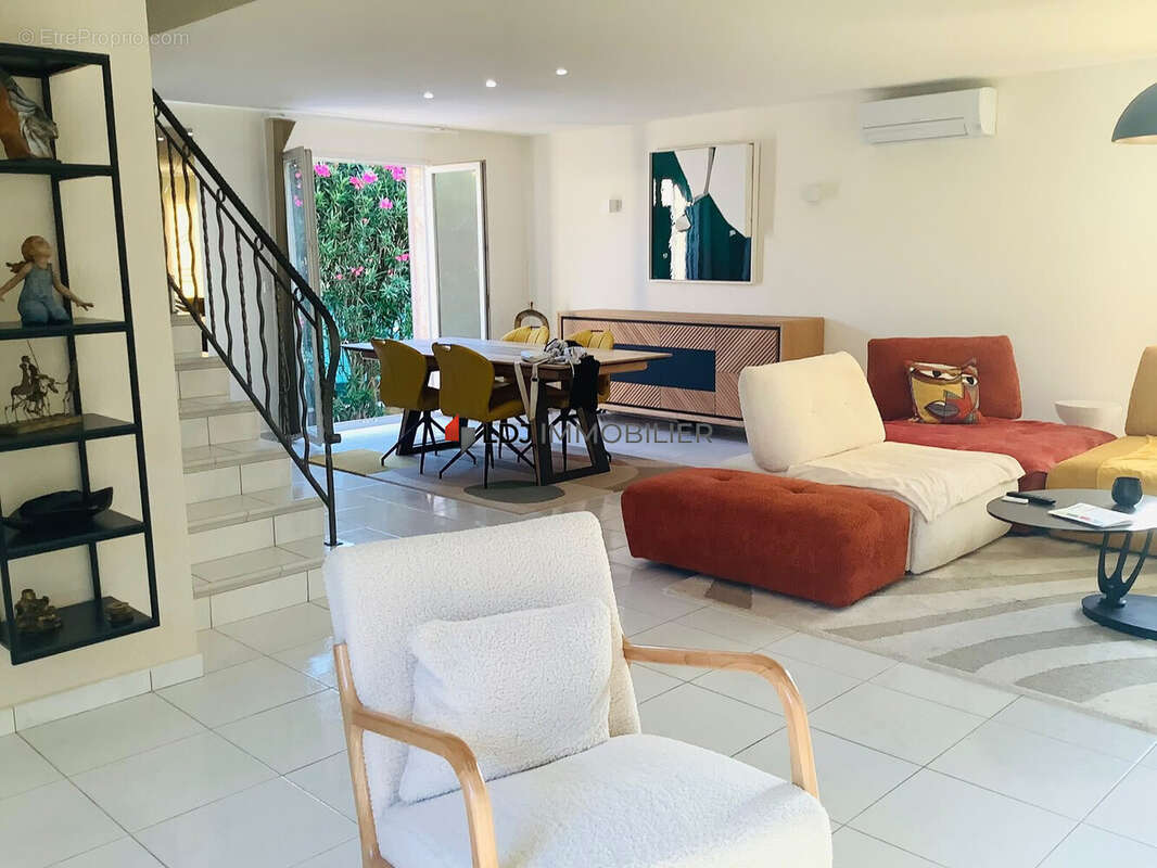 Maison 110 m² à Sainte-Marie  - photo 2