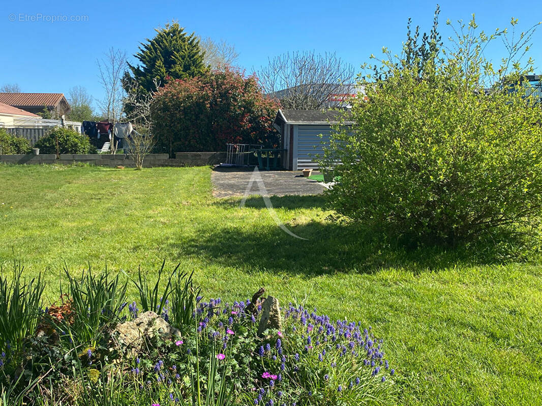 Terrain à SAINT-ETIENNE-DE-MER-MORTE