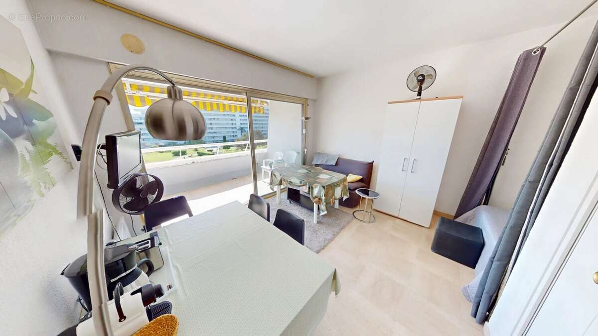 Appartement à VILLENEUVE-LOUBET