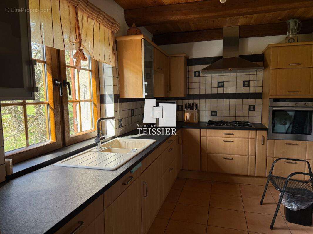 Maison à SAINT-PIERRE-SAINT-JEAN