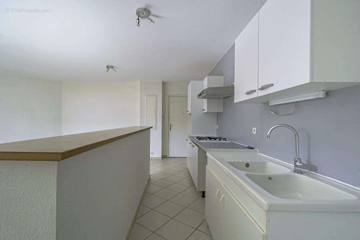 Appartement à LA ROQUE-D'ANTHERON