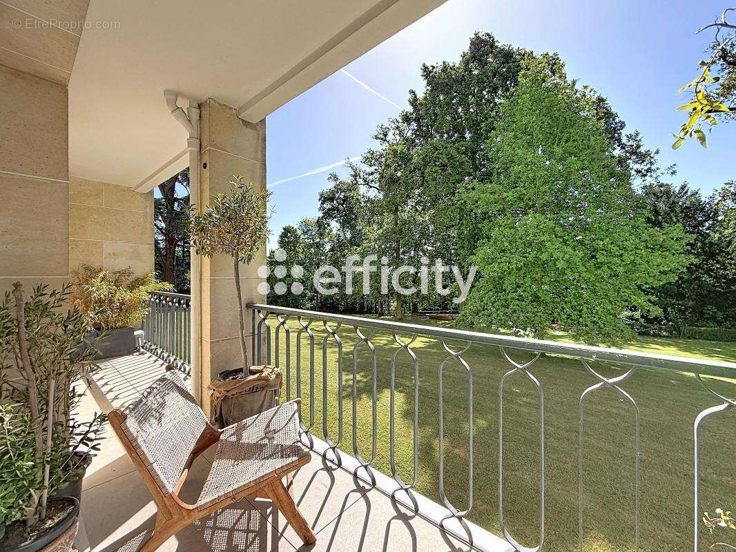 Appartement à VILLE-D'AVRAY
