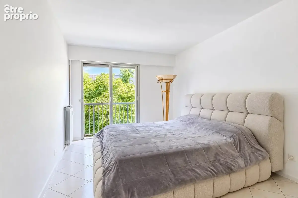 Antibes – 3 pièces 75 m² avec terrasse, piscine, parking et cave - photo 5