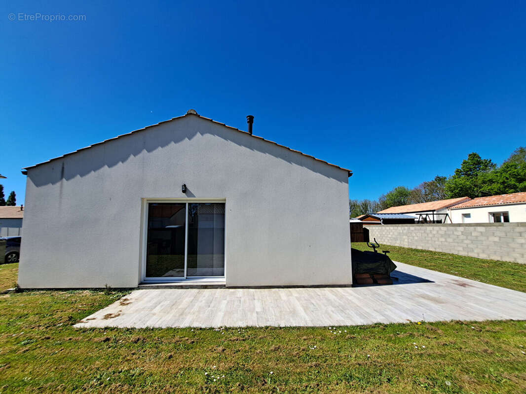 Maison à SAINT-CHRISTOPHE-DU-LIGNERON