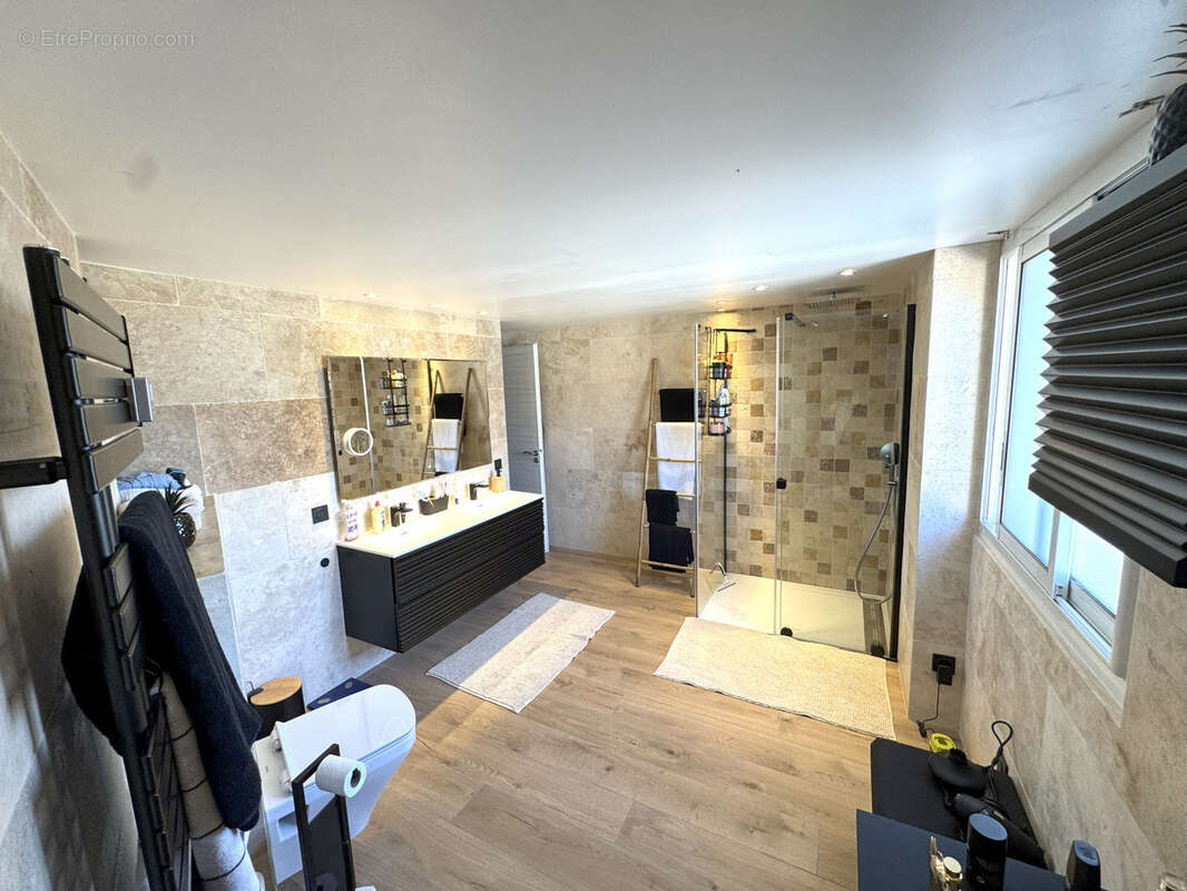 Appartement à SAINT-CYR-SUR-MER