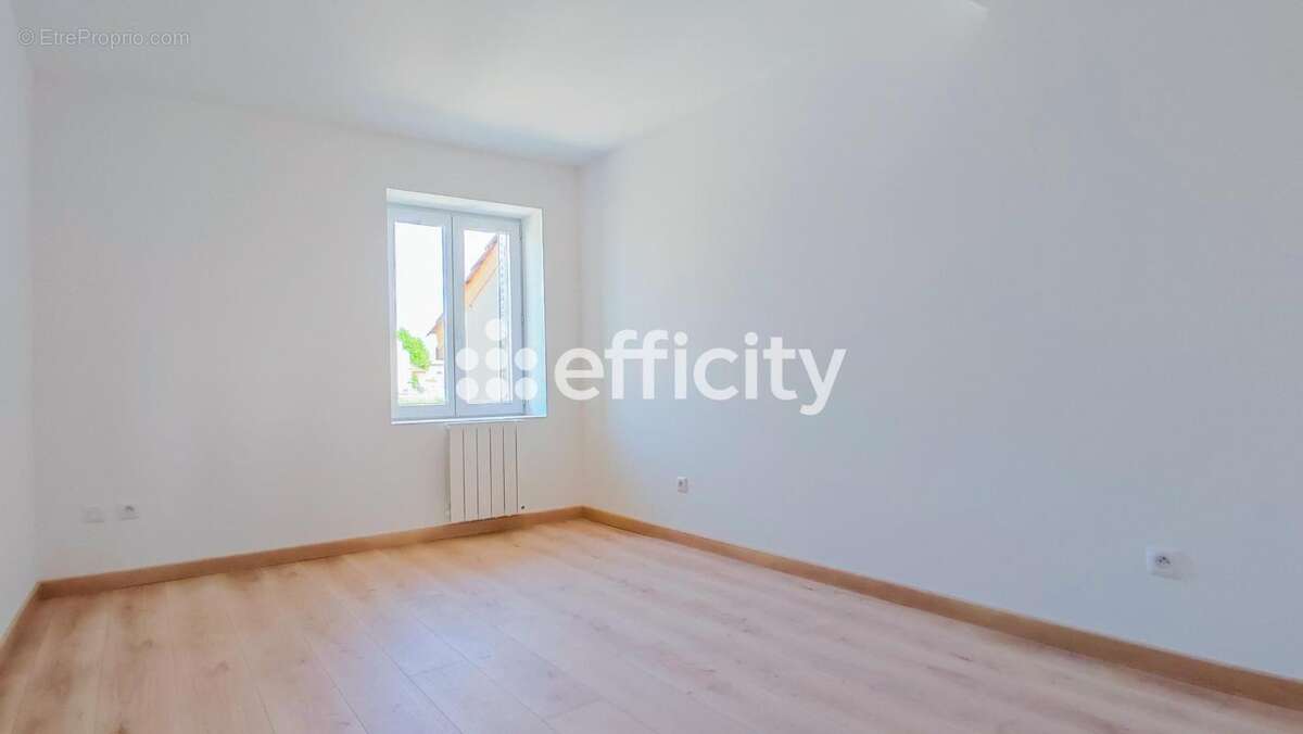 Maison à PONT-DE-VAUX