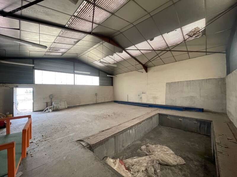 A vendre ROANNE, PLATEAU d'environ 150 m2 au sol IDEAL pour création d'un LOFT - photo 2