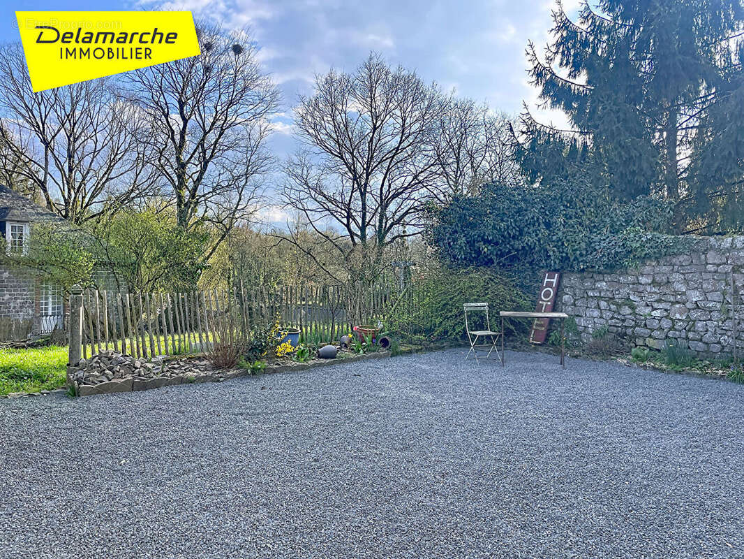 A VENDRE : Maison familiale dans le centre bourg de Pont Farcy - photo 18